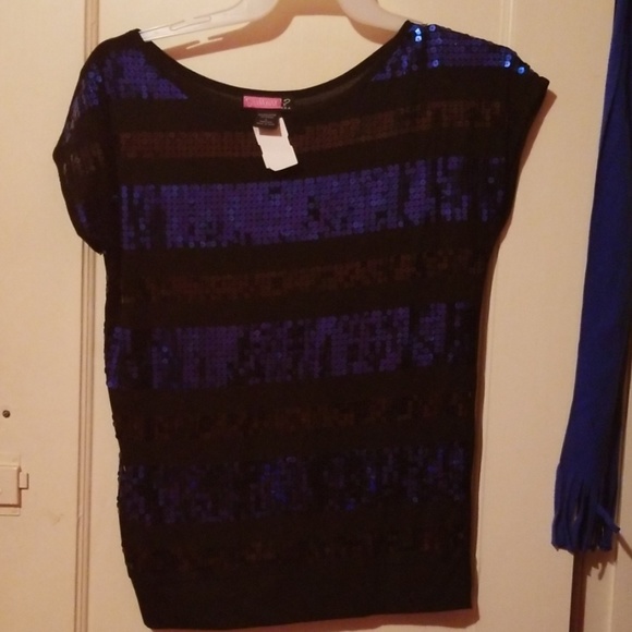 Tops - Picture 3 of 4